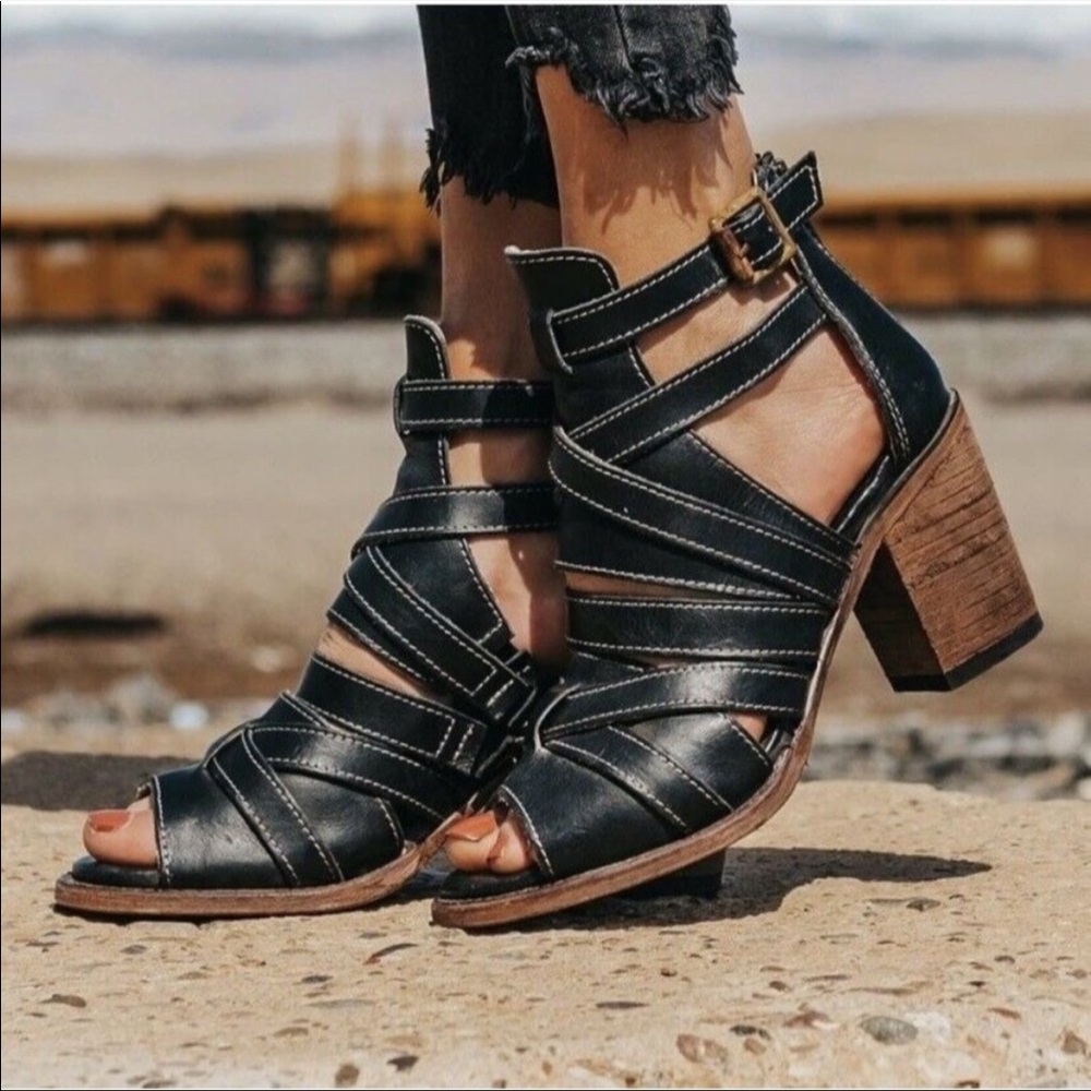 FreeBird booties.  Claw booties. Size 8